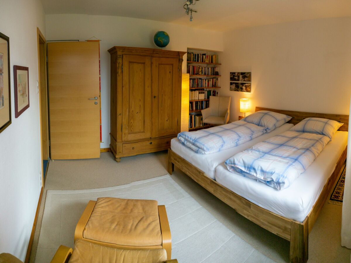 Schlafzimmer 1