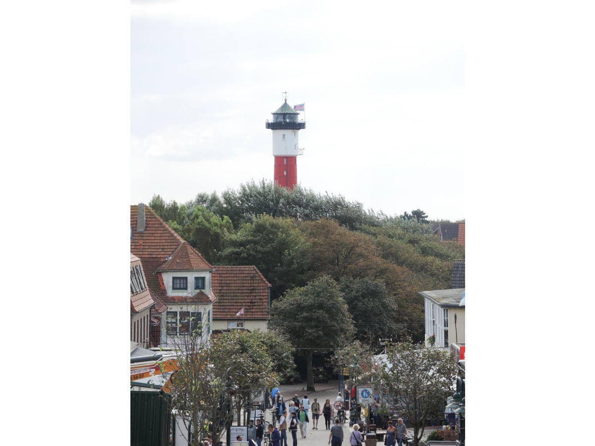 Blick von der Zedeliusstraße auf den alten Leuchtturm