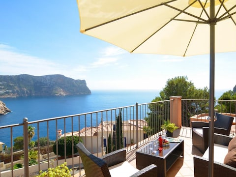Villa with incredible sea views and pool sleeps 7