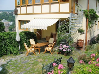 Südseite mit Terrasse