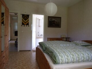 Schlafzimmer 1