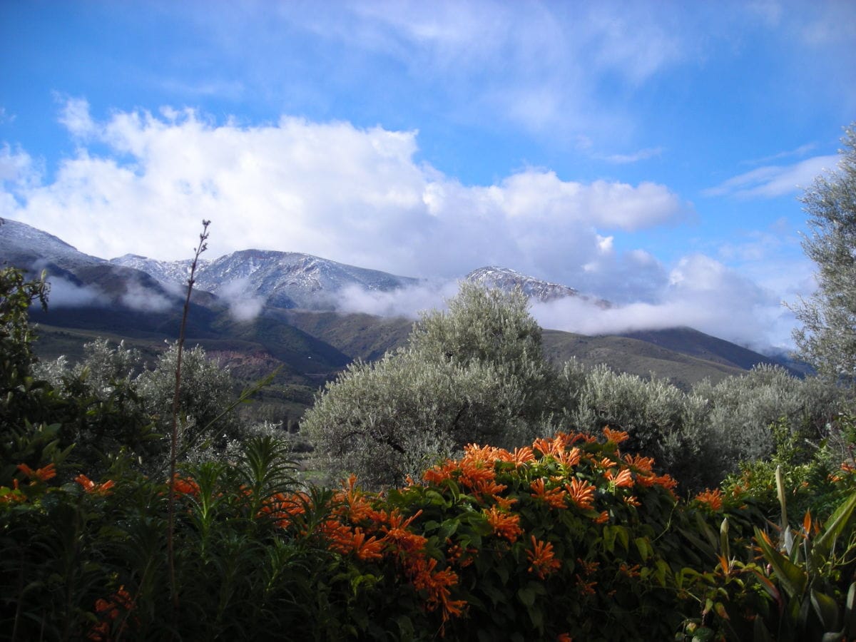 Aussichten auf gegenueberliegende Bergkette