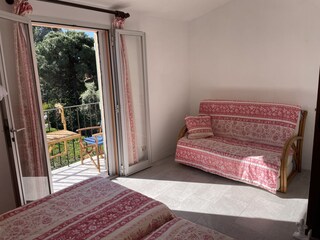 Balkonzimmer mit Schlafcouch