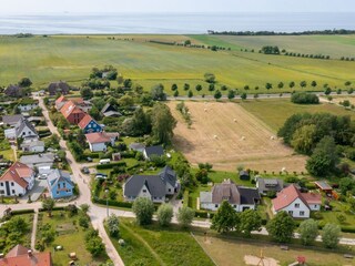 Im Hintergrund die Ostsee