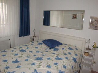 Schlafzimmer mit TV
