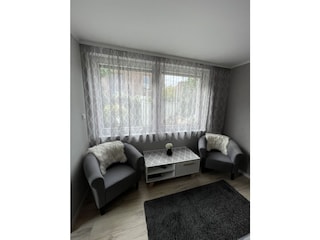 alle Fenster mit Fliegengase und elektr. Rollos ausgest