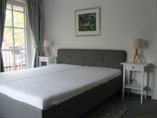 Bequemes Bett (180 x 200 cm)