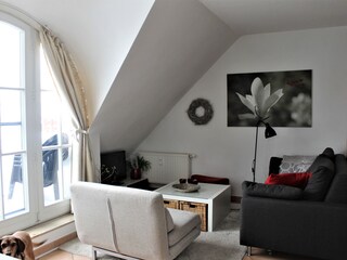 Wohnzimmer mit Zugang Südbalkon