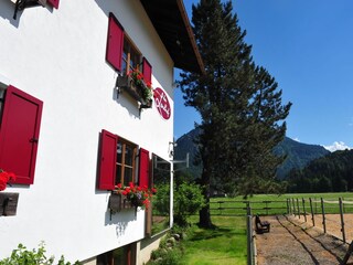 Westseit mit Blick auf den Reitplatz