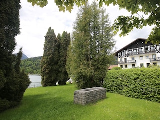 großem Gartenbereich & Steingrill,