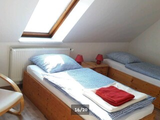 Schlafzimmer 1