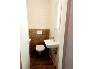 separates  WC