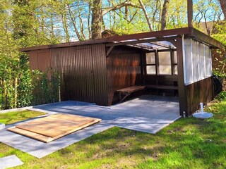 Sandkasten mit Gartenhaus