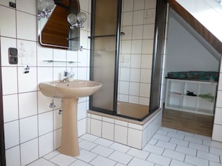 Ansicht 1 vom großzügigen Badezimmer