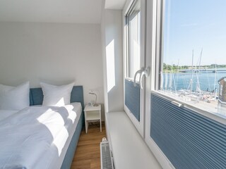 Schlafzimmer mit Blick auf die Schlei