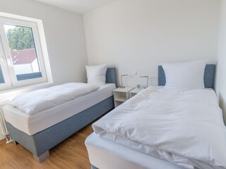 Zweites Schlafzimmer mit getrennten Boxspringbetten