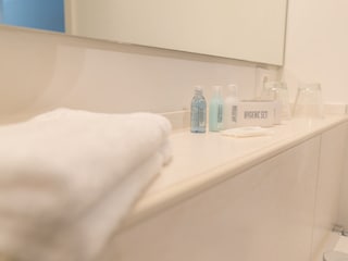 Flauschige Handtücher liegen  bereit