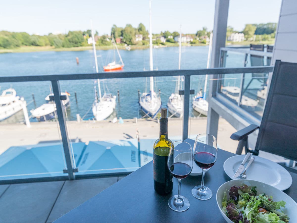 Geschützter Balkon mit Blick auf die Schlei