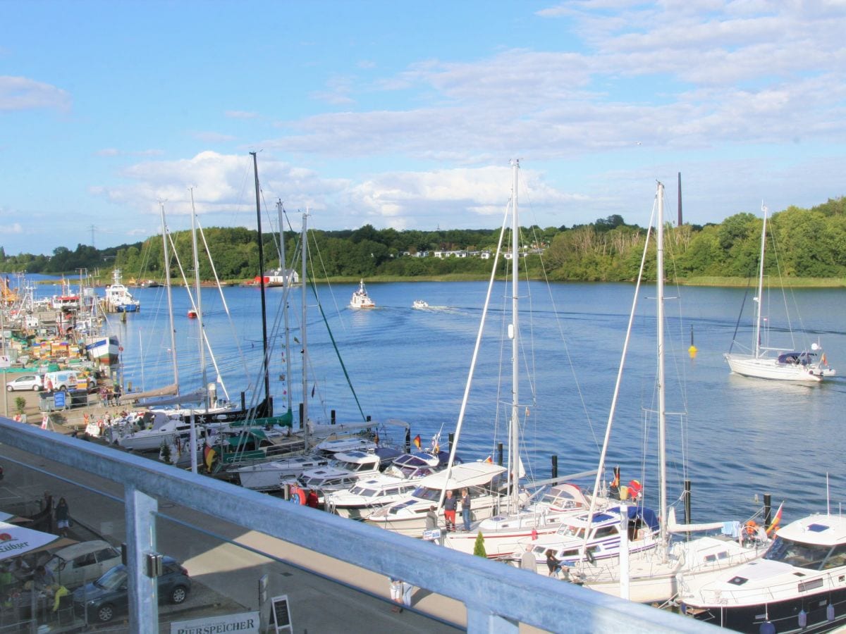 Blick auf den Gastliegerhafen