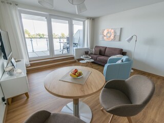 Im nordischen Stil eingerichteter Wohnraum