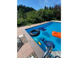 Pool mit Quellwasser