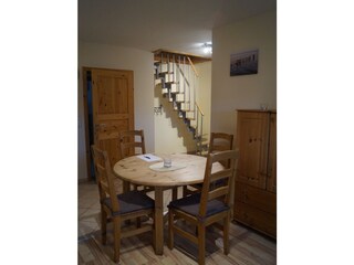 Eßplatz - Treppe zum 2.Schlafzimmer