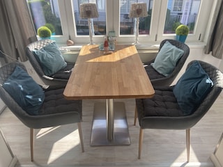 Gemütlicher lichtdurchfluteter Essbereich