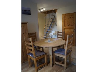 Eßplatz - Treppe zum 2.Schlafzimmer
