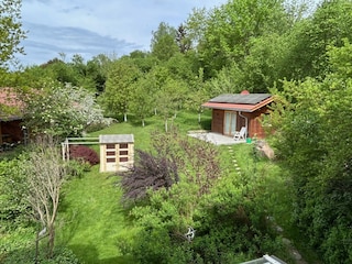 Die 2 Sternwarten, eingebettet im weitläufigen Garten