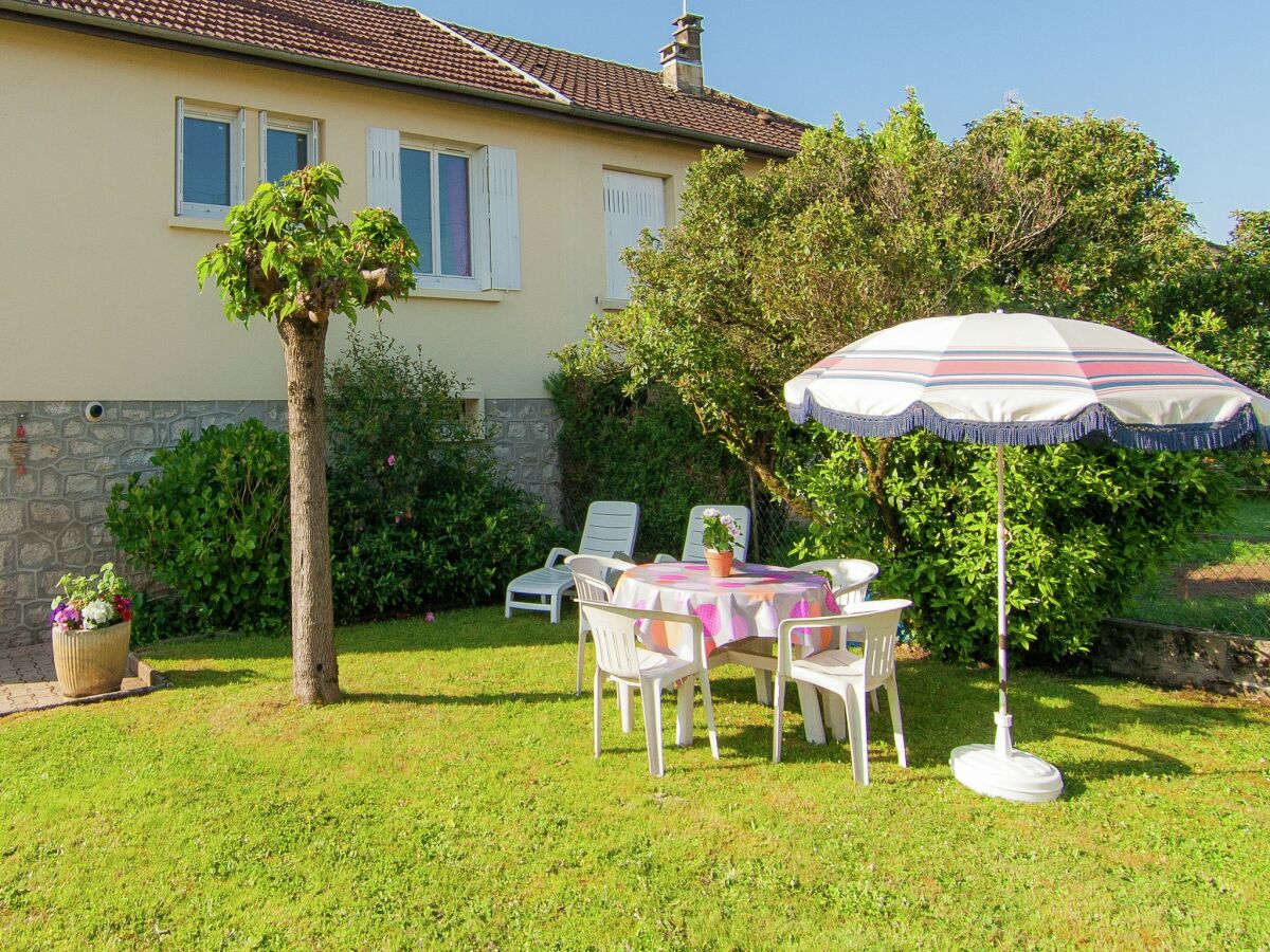 Casa per le vacanze La Chapelle-aux-Brocs Registrazione all'aperto 1