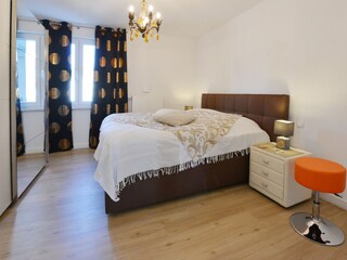 Schlafzimmer mit Doppelbett