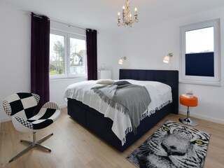 Schlafzimmer mit Doppelbett