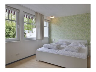 Schlafzimmer mit Doppelbett