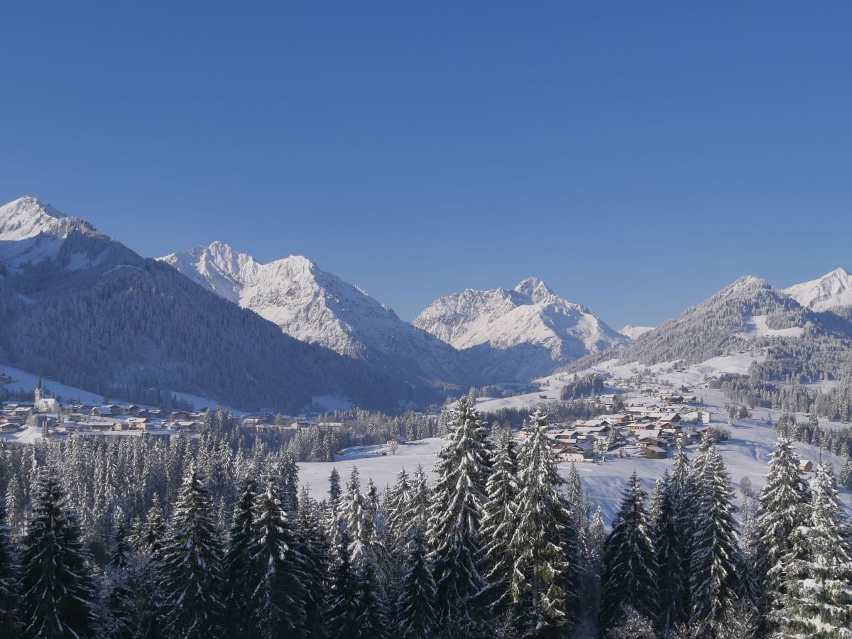 Panoramablick vom Balkon im Winter