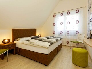 Erstes Schlafzimmer