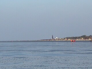 Strand mit Kugelbake