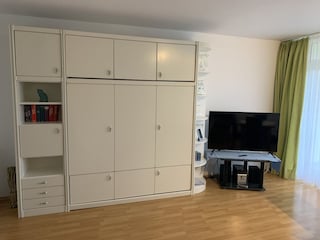 Das Doppelschrankbett im Wohnzimmer.