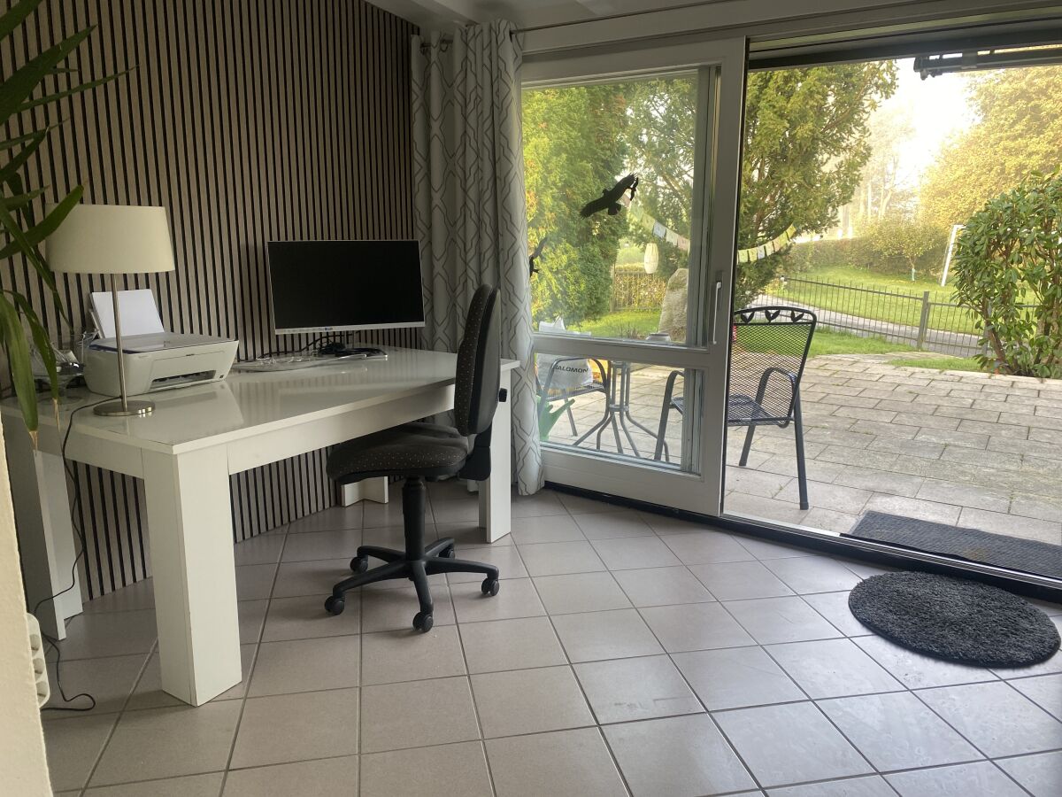 Büro mit Gartenblick