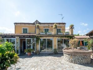 Vakantiehuis Sfeervol appartement in Stilo Calabria op het platteland - Kloosterras - image1