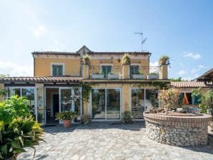 Vakantiehuis in Guadarville Stilo met tuin - Kloosterras - image1