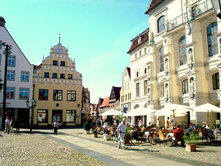 Seitenblick Rathaus/ Markt