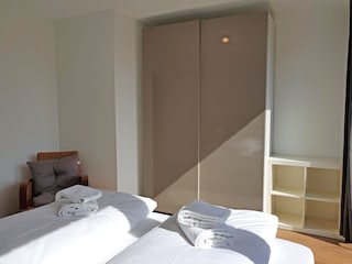 1.Schlafzimmer mit Kleiderschrank