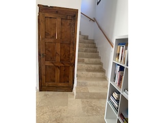 WC 1 unten, Treppe zur 1. Etage: Bad & 2 Schlafzimmer