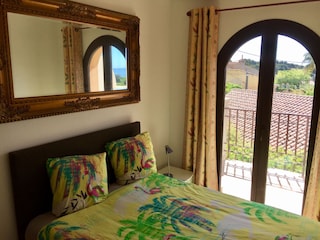 Schlafzimmer 2, Balkonseite