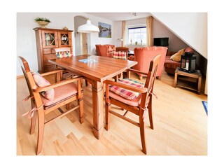 Wohnbereich mit Esstisch