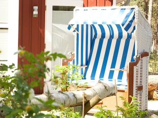 Relaxen im Strandkorb auf der Terrasse