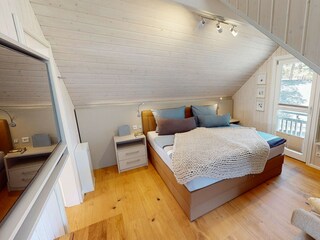 Schlafzimmer im DG mit Boxspingbett 180x200...