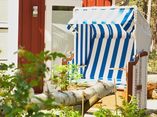 Relaxen im Strandkorb auf der Terrasse