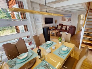 Wohnzimmer Übersicht mit Treppe zum Dachgeschoss