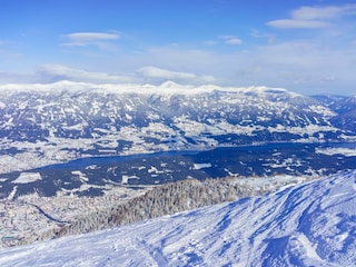 Panorame auf den Winterlichen See